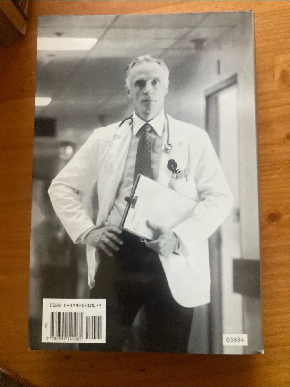 Contagion by Robin Cook — Bold Blue & White Hardcover - Picture 6 of 6